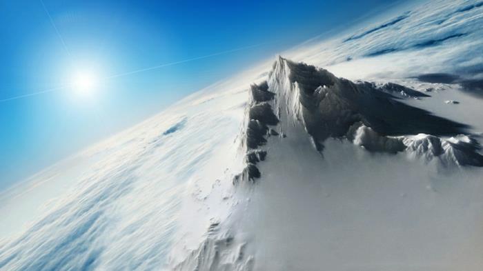 sneženje-lepa-foto-montaža-in-sneg-veličasten-pogled-snežni vrh