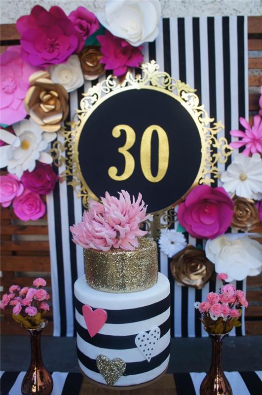 30 metų jubiliejaus idėja lauke, kaip surengti sodo vakarėlį su rožinės, juodos ir auksinės spalvos dekoravimu