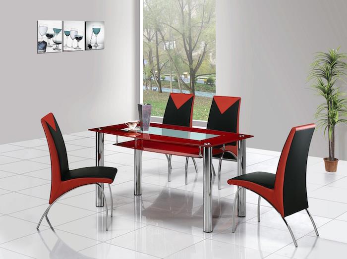 steklena jedilna miza ter rdeče -črni stoli na belih keramičnih tleh