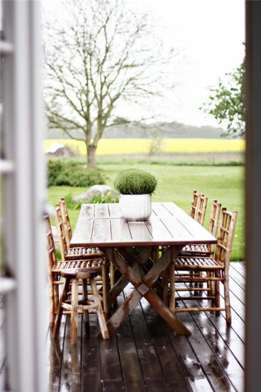 set-bahçe-masa-ve-sandalyeler-bir-güzel-bahçe-yeşil-çim-ahşap-mobilya