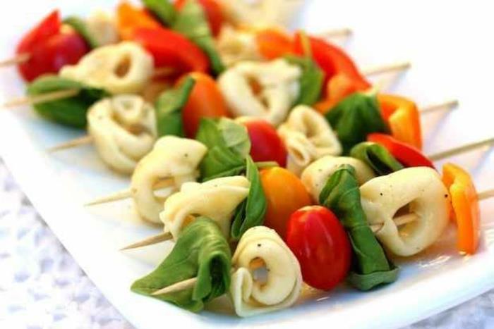 Noel masanız için tortellini ile hızlı-soğuk-başlatıcı