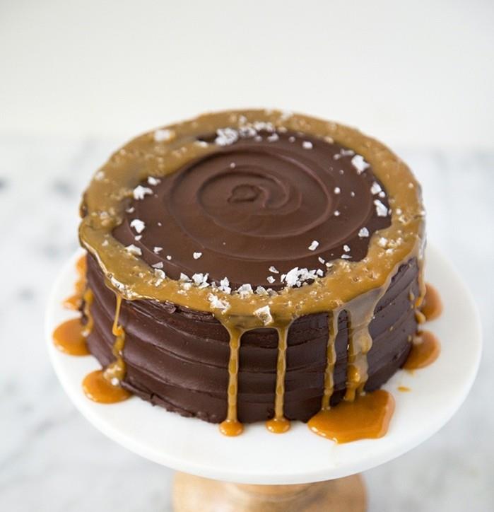 desertas-šokoladinis pyragas-šokoladas-genoise-šokoladas-desertas-parfait-karamelė