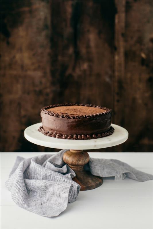 desertas-šokoladinis pyragas-šokoladas-genoise-šokoladas-desertas-parfait-stalas