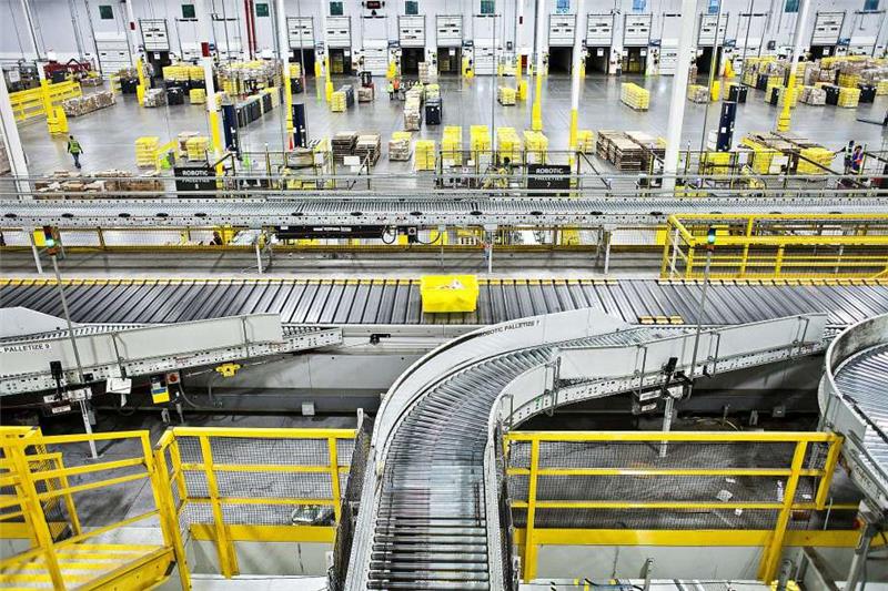 Önümüzdeki on yıl için kısmen otomatikleştirilmiş ve geri kalanı çalışanlar tarafından manuel olarak yönetilen Amazon deposu