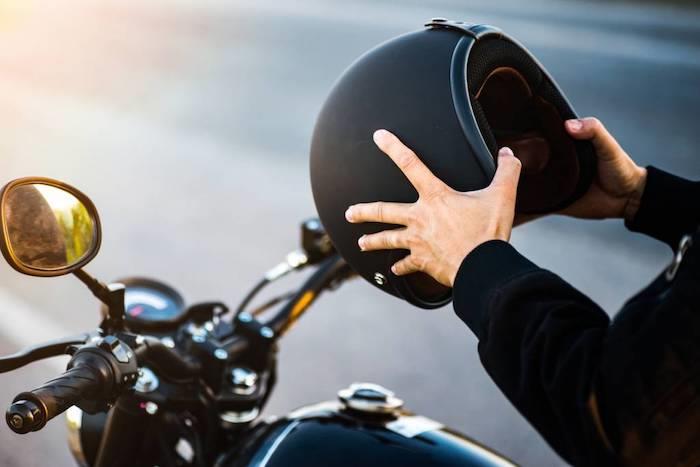 črna oprema za motocikle, kako se zaščititi pred padcem