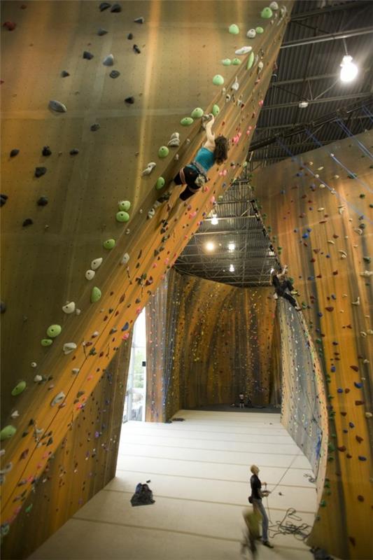 dvorana za plezanje v zaprtih prostorih in spektakularno plezanje
