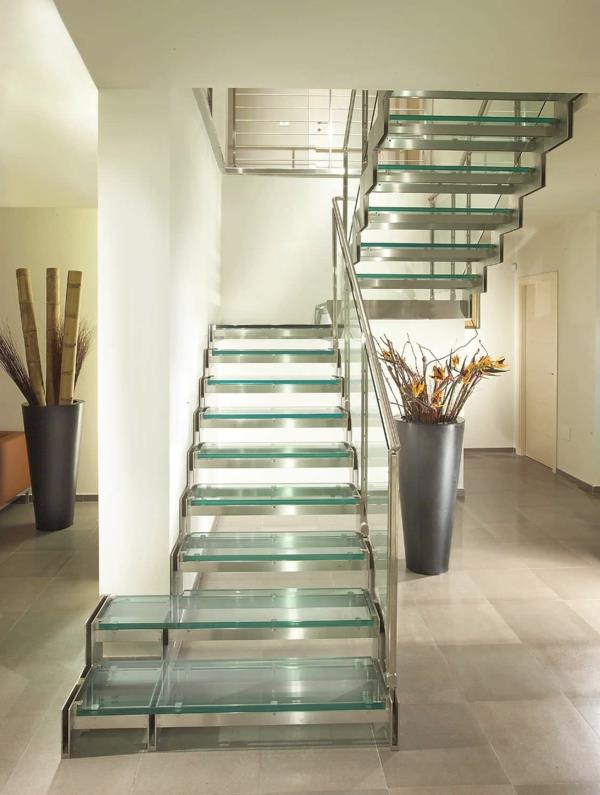 stopnice na pol obrata, stopnišče iz kovine in steklo