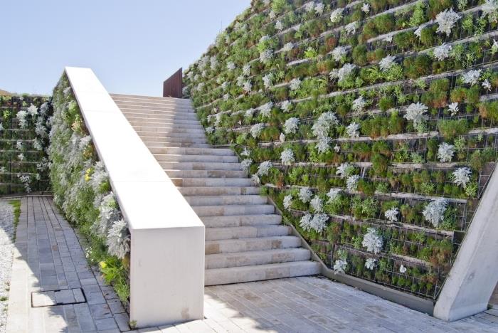 ideja za prvotno lokacijo navpičnega vrta, dekoracija vrtnega stopnišča z navpičnimi pridelki