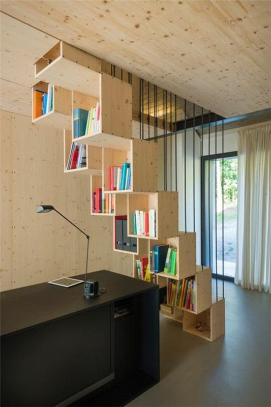medinis dizainas-palėpė-laiptai ir knygų spinta