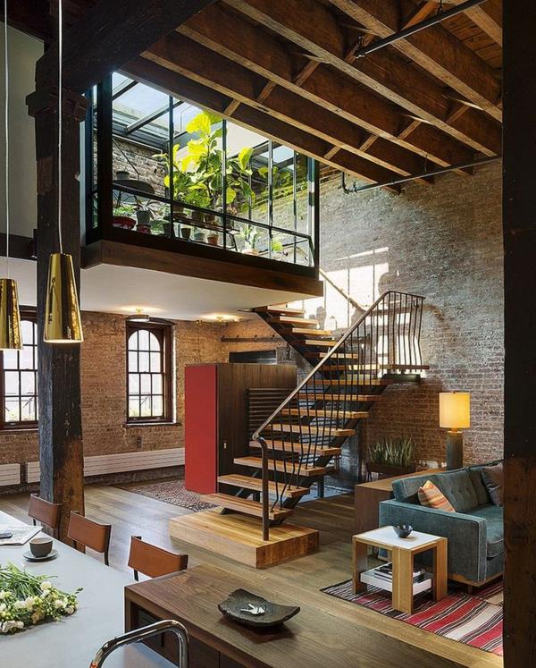 laiptai-palėpės-interjeras-palėpė-originalios-medinės lubos ir stogas-stiklas