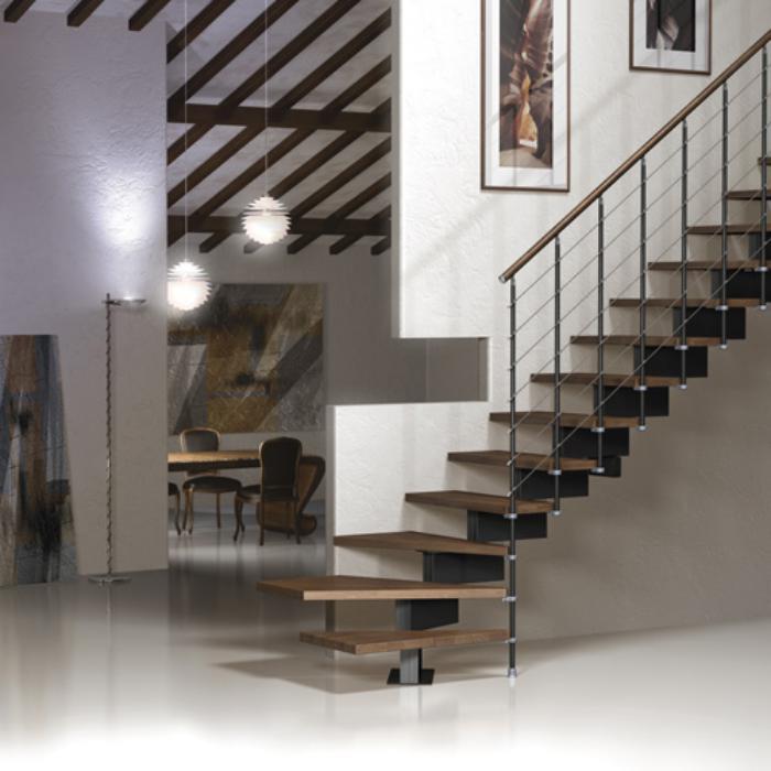 modulinio dizaino-mediniai ir plieniniai laiptai