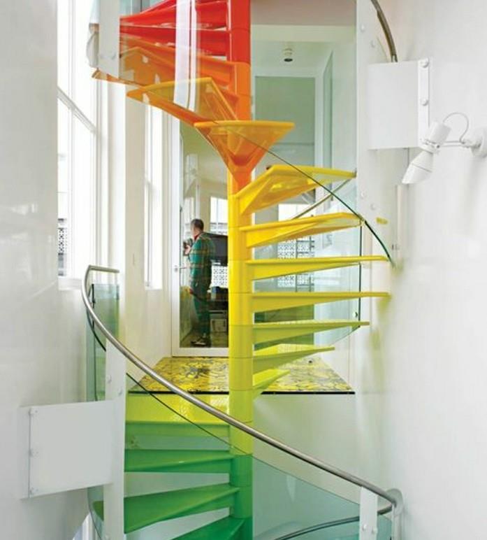 stopnišče-četrt-obrat-moderno-notranjost-zavoj-stopnišče-rumeno-zeleno-in-rdeče