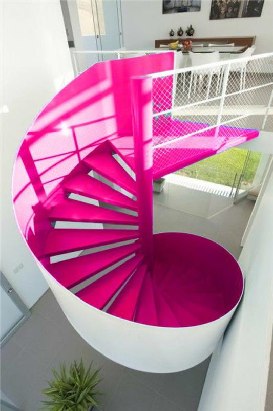 rožinis-ketvirtis-posūkis-laiptai-moderniam interjerui-rožinis-posūkis-laiptai-pilkos grindys