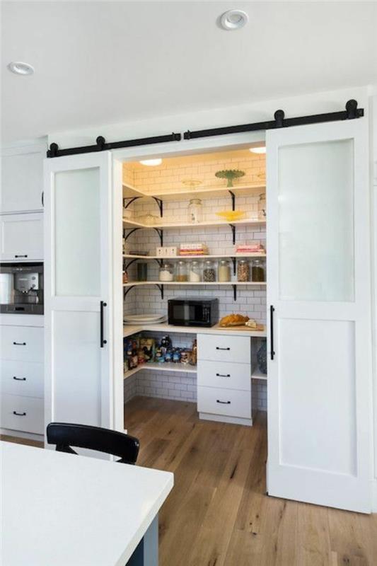 erdvė-virtuvėlė-maža-virtuvė-dvigubos stumdomos durys