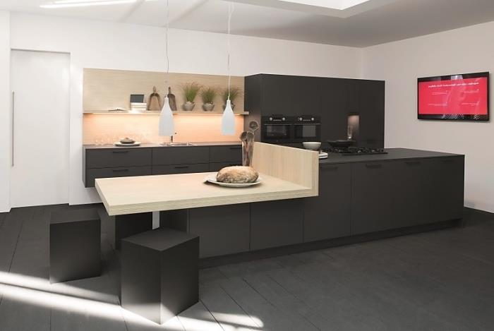 matinė juoda virtuvės įranga su baltomis pakabinamomis lubomis ir anglimi pilkai dažytomis medinėmis grindimis