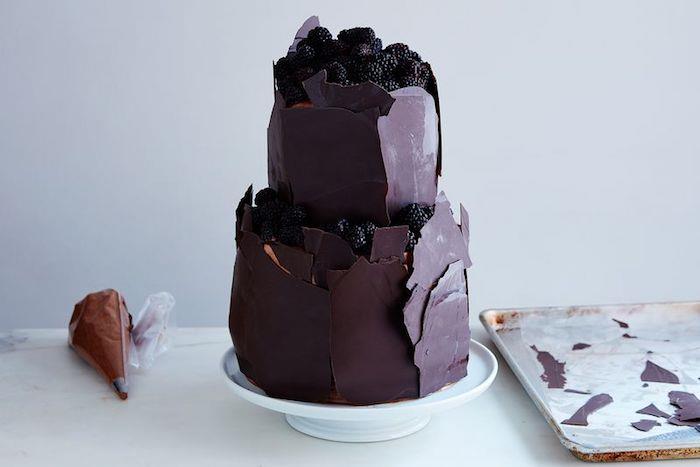 Skaniausias originalus šokoladinis gimtadienio pyragas didelio gabalo šokoladinis pyragas