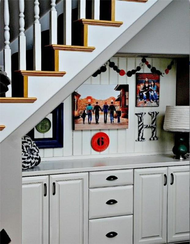 raf-merdiven-mobilya-merdiven altı-merdiven-çekmece-ofis-mobilya-beyaz
