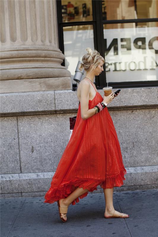 Šviesi suknelė skystos spalvos suknelė moteris vasaros suknelė nuotrauka moteris stilinga raudona suknelė viduryje ilga suknelė