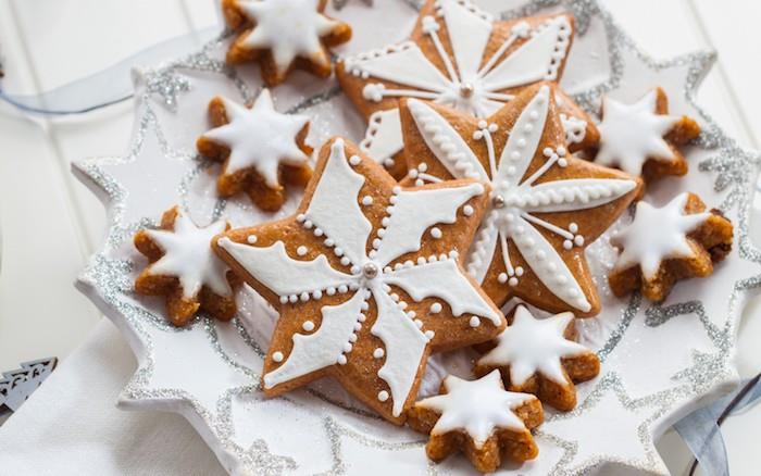 deco sladkorna pasta na pecivu v obliki zvezde s sivim biserom na sredini, recept za izdelavo izvirnih piškotov