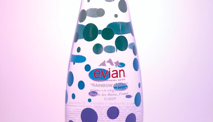 Evian utrjuje partnerstvo s svojim kreativnim direktorjem s prihodom nove serije steklenic z omejeno izdajo 3.0