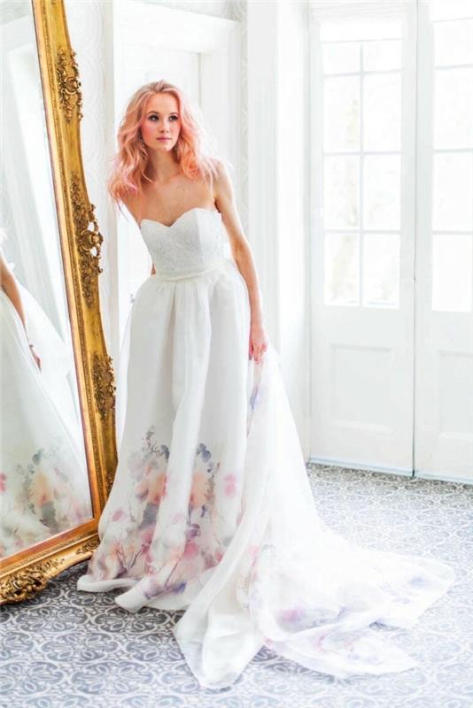 Paprasta bohemiška vestuvinių suknelių tendencija šiais metais gėlių vestuvinė suknelė be petnešėlių balta suknelė su pastelinėmis spalvomis