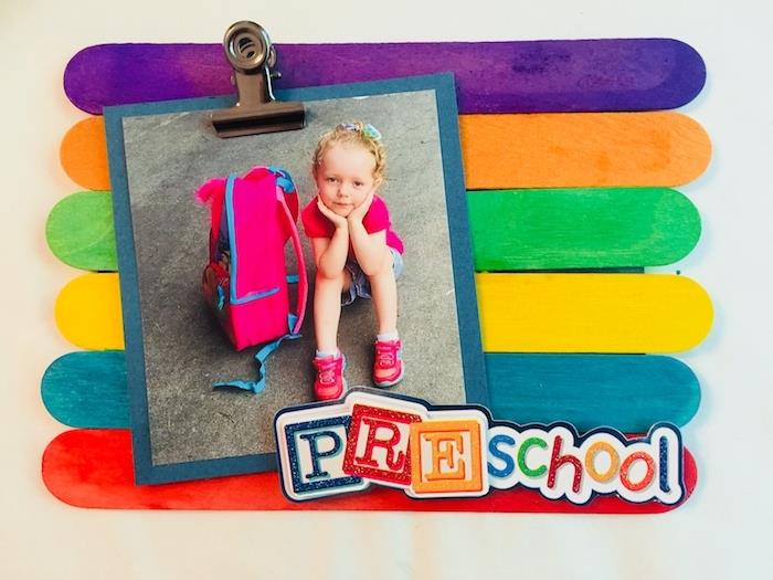 renkli dondurma çubukları ve çocuk fotoğrafı ile ilkokulun ilk günü anaokulu manuel etkinliği örneği