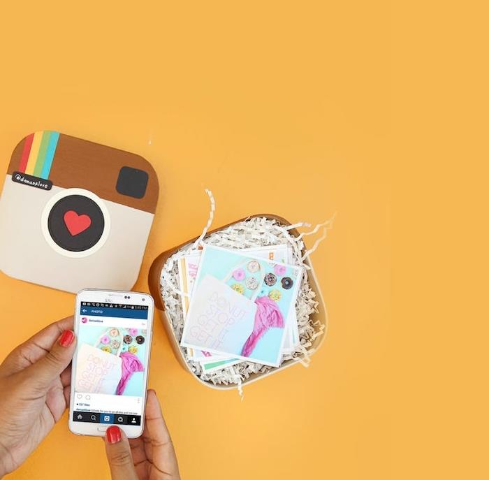 dovanų idėja jos geriausiam draugui pasidaryti patiems, „Instagram“ dėžutės, saugykla nuotraukoms