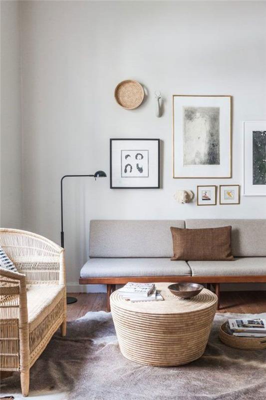 örnek deco çağdaş şık ve yıpranmış oturma odası ip örgülü kanepe ve gri minderli ahşap kanepe ile çevrili alçak tabe grafik sanatıyla dekore edilmiş beyaz duvarlar