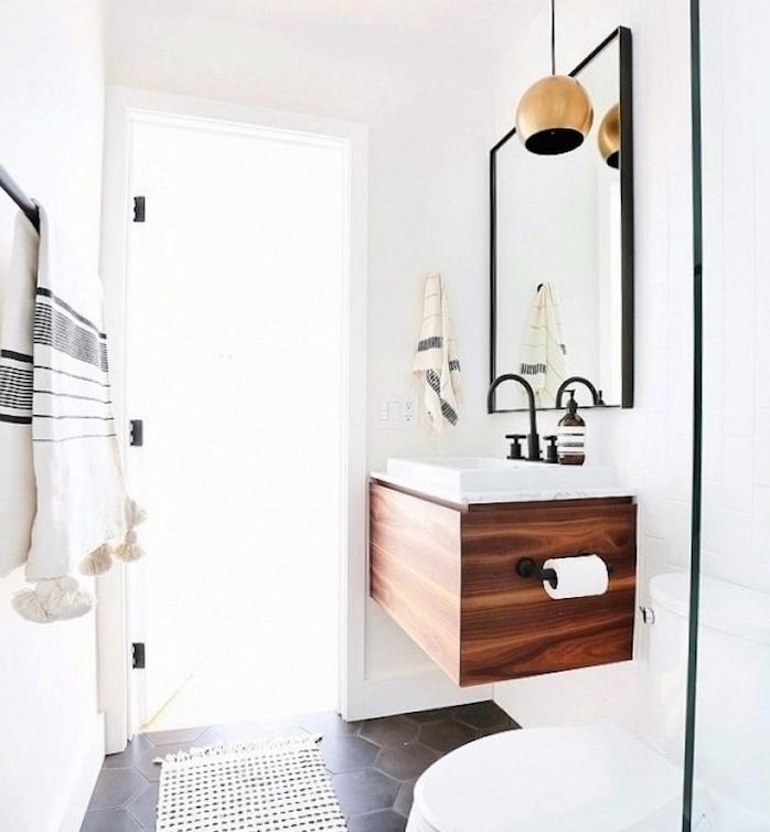 banyo düzeni giriş küçük mobilya asma lavabo, dikdörtgen ayna, gri yer karosu, beyaz wc