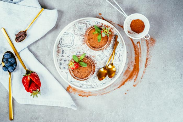lengvai gaunamas desertas, naminio šokolado putėsio su aquafaba pavyzdys jūsų veganui