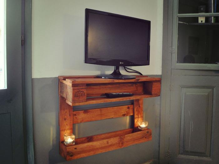 DIY duvara monte tv sehpası ve ahşap palet dolabı