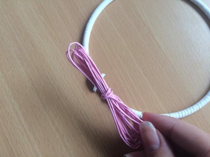 pembe-ip-yardım-ile-bir-rüya-yakalayıcı-dokuma-tuval