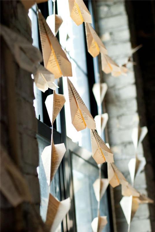 originali vakarėlio dekoravimo idėja popieriniuose lėktuvuose, origami orlaivio girlianda senoviniame dizaine