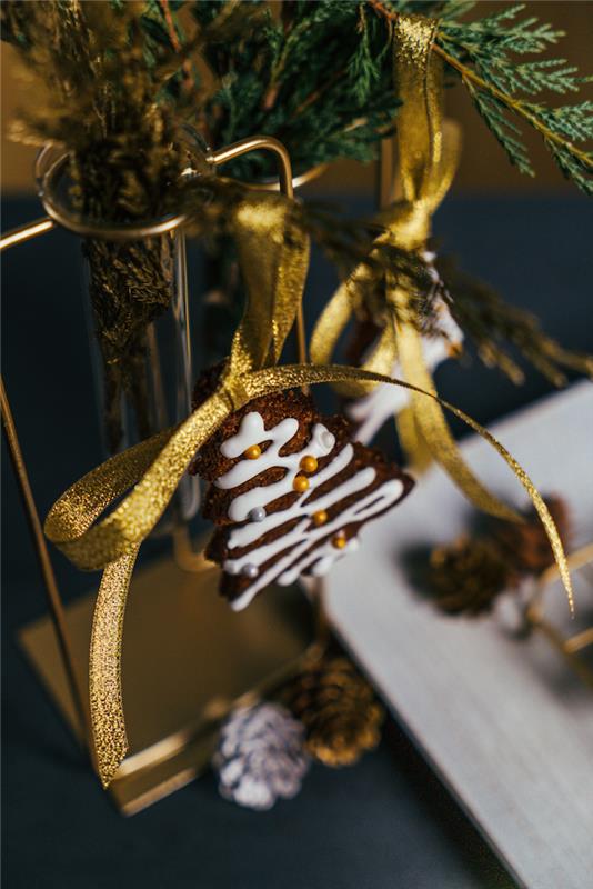 Noel ağacını süslemek için zencefilli kurabiye süsü, yenilebilir hale getirmek için Noel dekorasyonu fikri