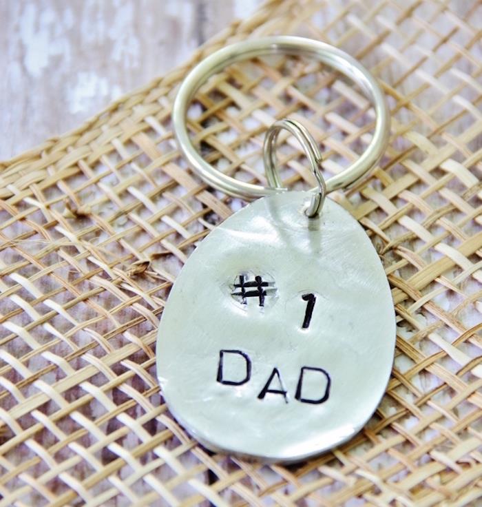 DIY kovinski obesek za ključe za dan očetov