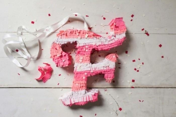 kişiselleştirilmiş-doğum günü-pinata-monogram-in-pembe-beyaz-diy