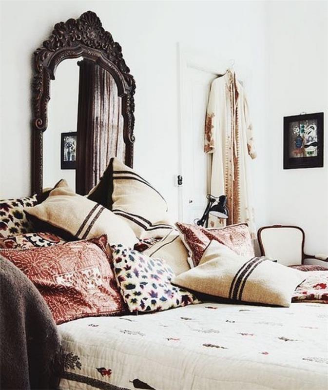 naredite baročno zrcalno vzglavje, enostaven projekt naredi sam, dekor za spalnico naredi sam, več pisanih blazin, orientalski boemski stil