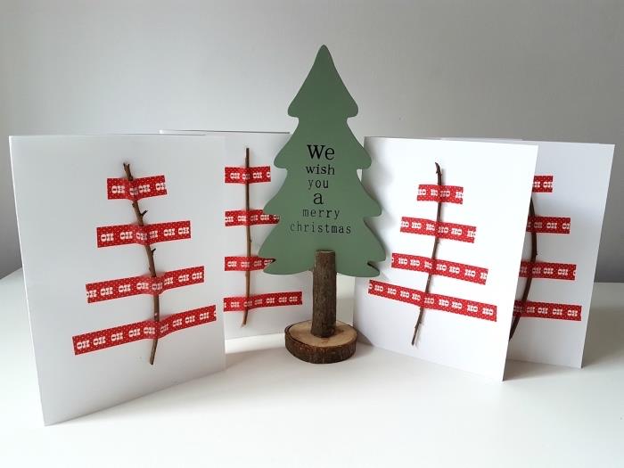 Noel kartı yapmak için kolay bir fikir, örneğin boş bir kartı Noel tasarımı yapışkan bantla nasıl süsleyeceğiniz