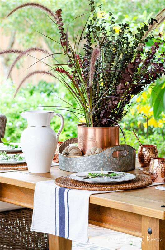 paprasti pasidaryk pats moliūgai ir varinė vaza su rudens augalais originali rudens temos deko stalas d rudens deko atkurti originalias idėjas