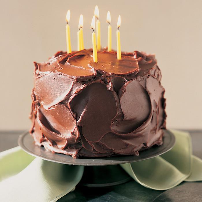 Šokoladinis gimtadienio tortas kietas šokoladinis gimtadienio tortas paprasta idėja tortas su daug šokolado