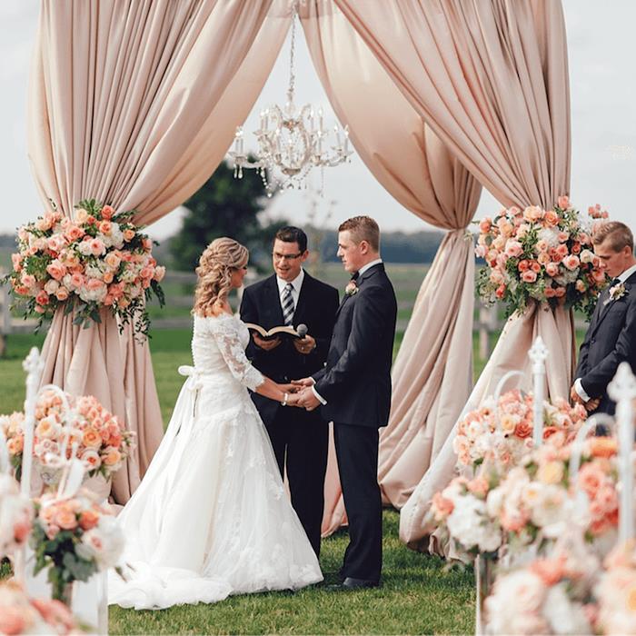 gėlių vestuvių nuotrauka po atviru dangumi JAV sumokėta vartojimo kreditu internetu