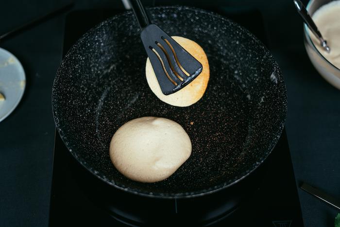 pankek nasıl yapılır, krep hamuru yapımı kolay, pankek çevirme