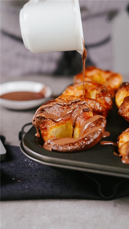 naredi domač recept za krušni puding v jorkširskem slogu pašteta a au lait z prelivom iz sladice nutella