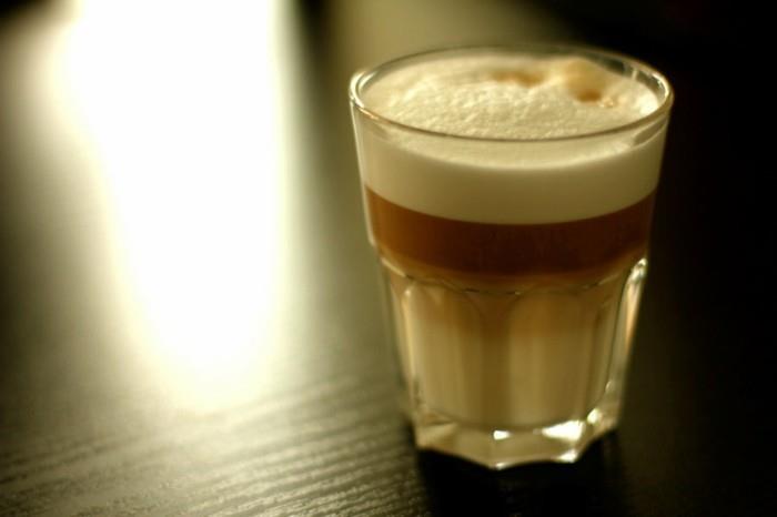 pasigaminti-atvėsti-kapučino-kavos-idėjos-pelėdos-karšto gėrimo gėrimą