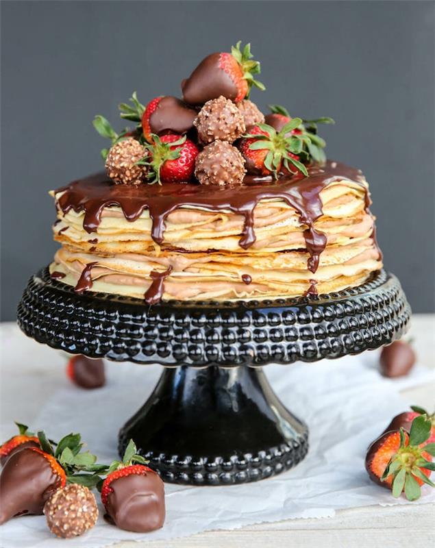 çikolatalı krema ve ferrero rocher şeker tepesi ve çikolatalı çilek ile gözleme kek örneği