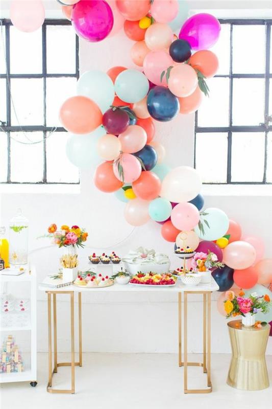 pasidarykite balionų arką, mielų spalvingų kūdikių dušo dekoravimo idėjų