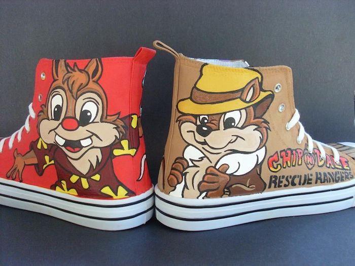 Chip in Dale na dveh supergah v dveh različnih barvah, kul pogovor, zamislite se, prilagodite čevlje, izvirna ideja za prilagoditev čevljev