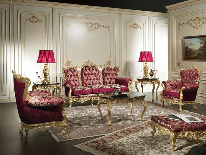 baročna dnevna soba, bele stene z zlatim okrasjem, temna lesena tla, očarljivo pohištvo, črni strop