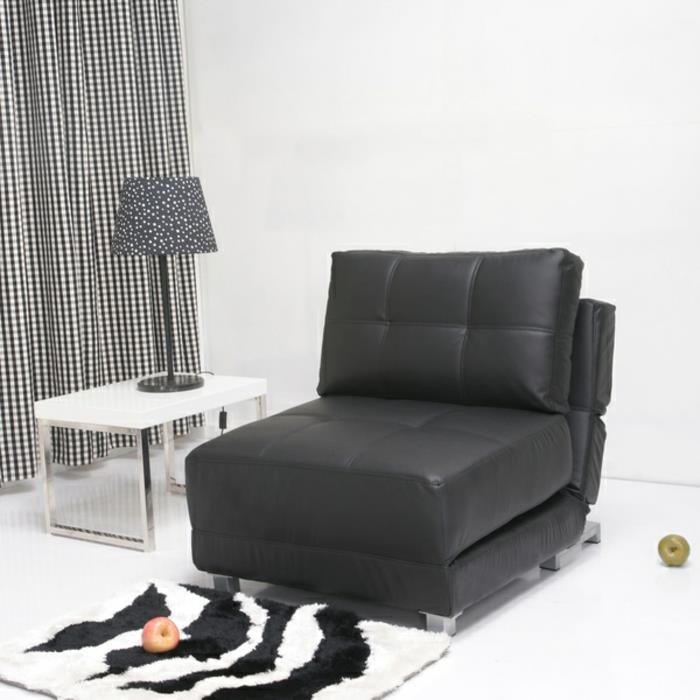 kavč-zamenljiva-enojna postelja-ikea-mala soba-ideja-črno-beli-usnjeni naslanjač