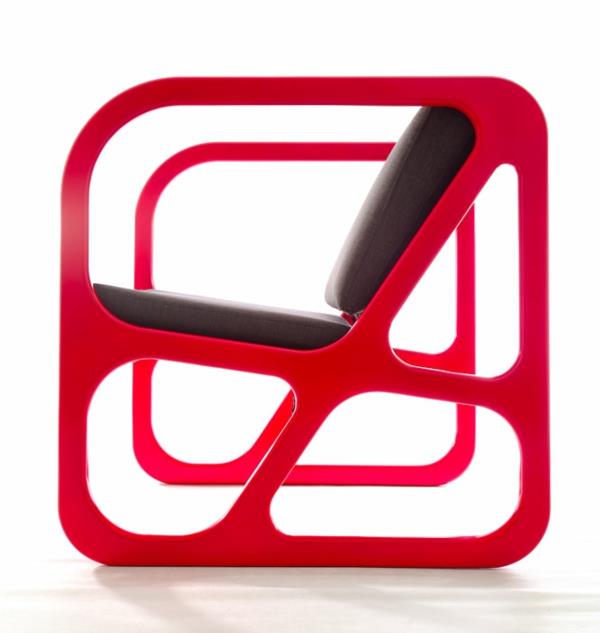 modernaus-raudono dizaino fotelis-kubinė-juoda sėdynė ir atlošas